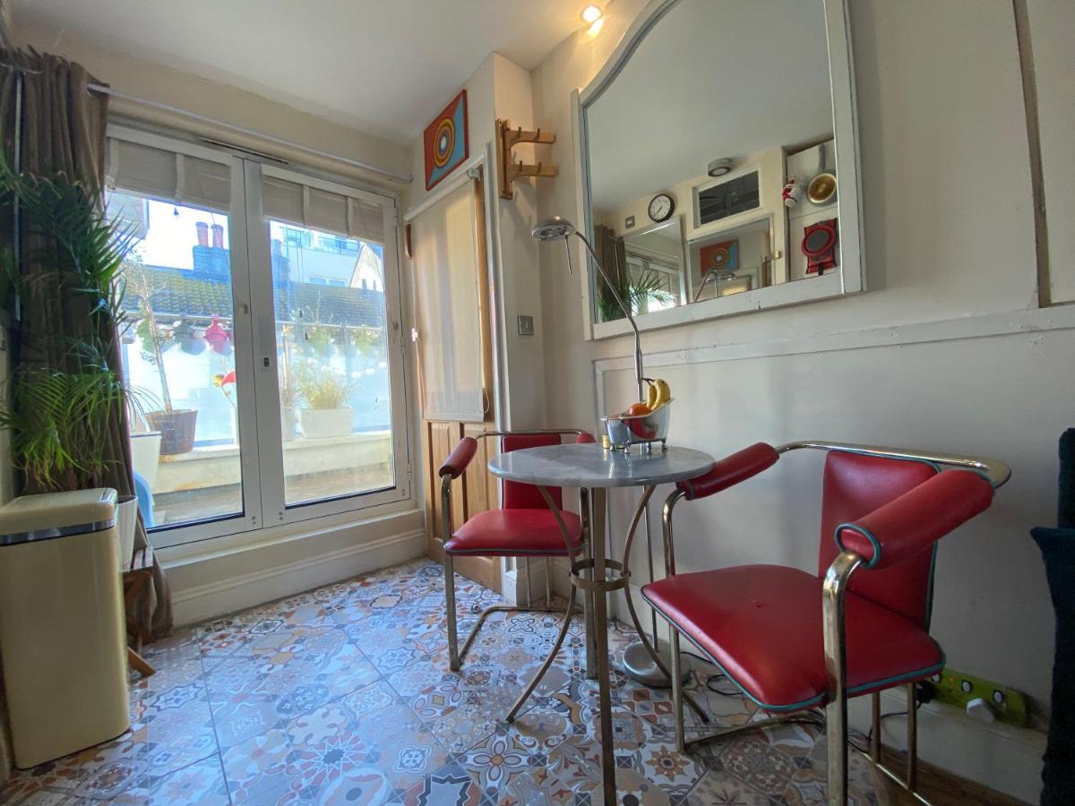 Little Brighton Beach Apartments - Also Separate Spa Cabin And Watersports Kültér fotó