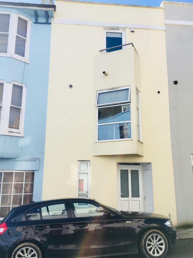 Little Brighton Beach Apartments - Also Separate Spa Cabin And Watersports Kültér fotó