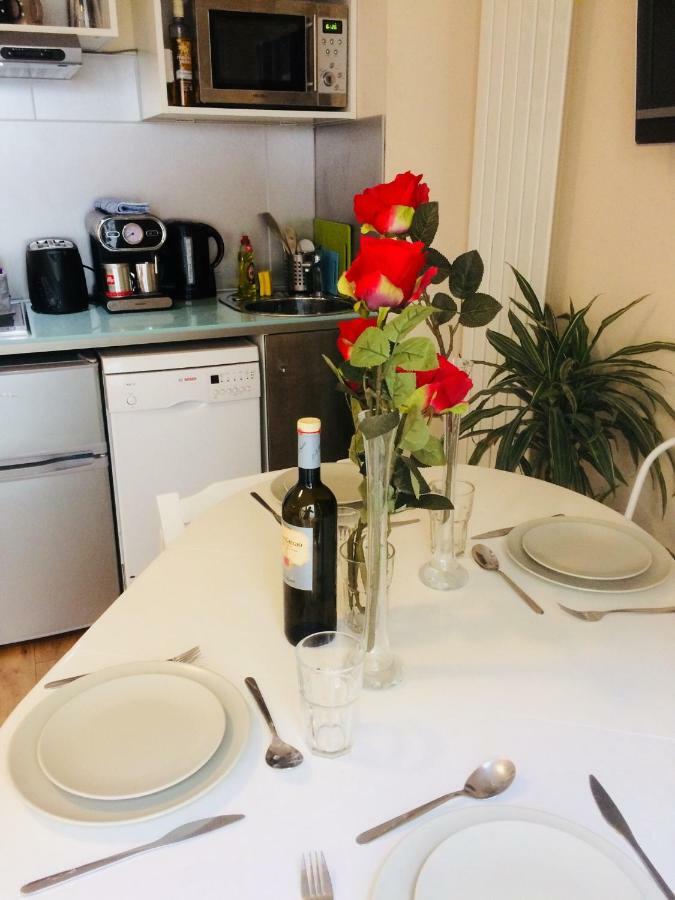 Little Brighton Beach Apartments - Also Separate Spa Cabin And Watersports Kültér fotó