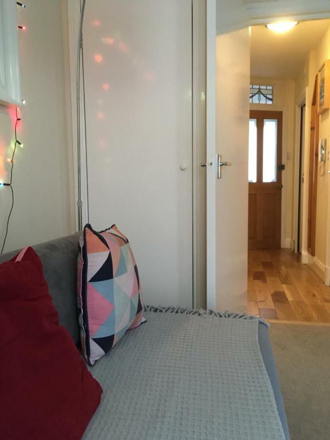 Little Brighton Beach Apartments - Also Separate Spa Cabin And Watersports Kültér fotó